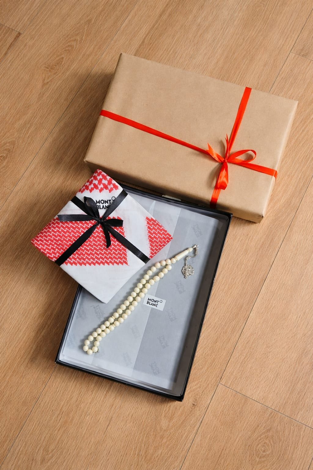 بوكس هدية رجالي فاخر بقماش Montblanc – خيار مثالي للعيد والمناسبات الرسمية