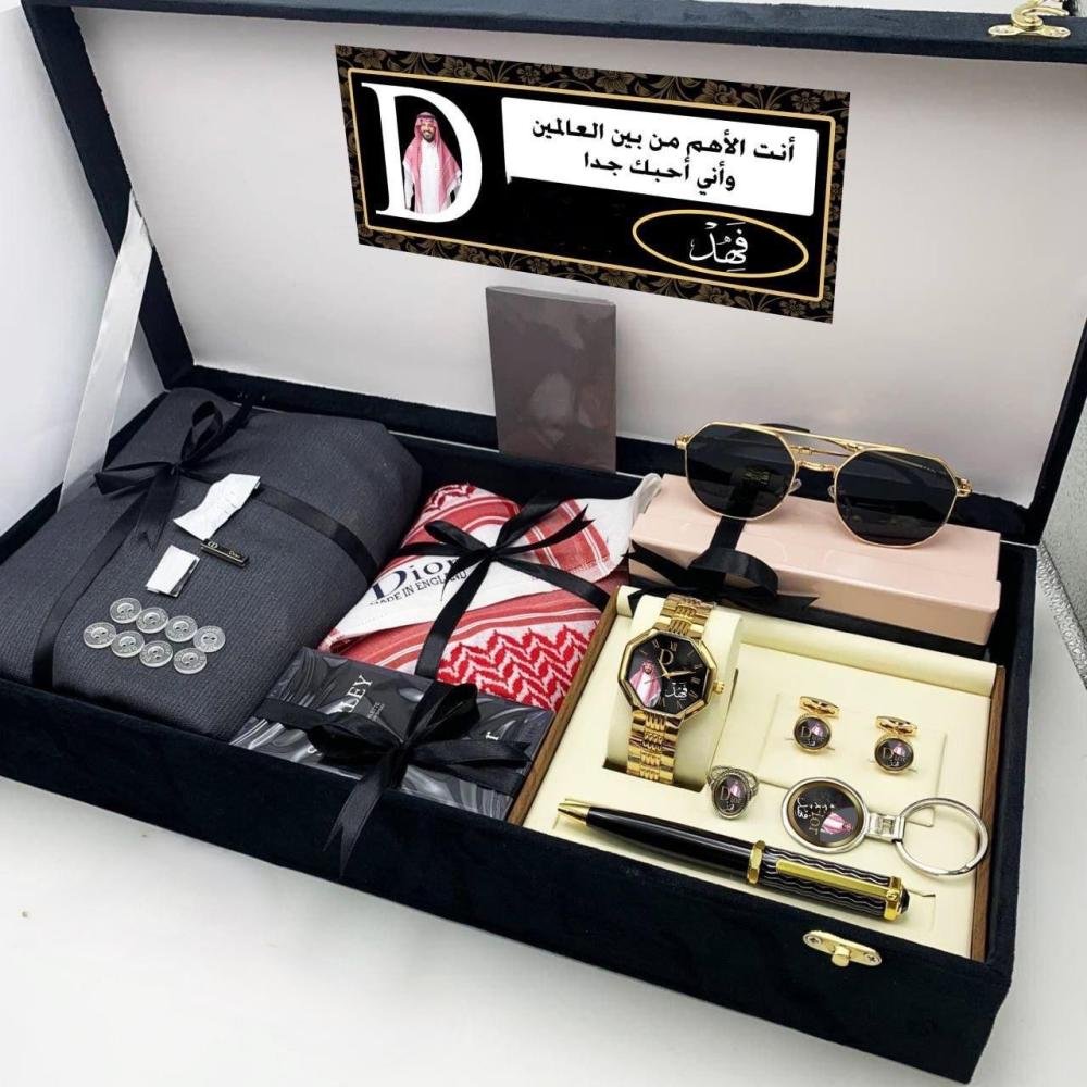 بوكس هدية رجالية فاخر مع تخصيص الاسم | ساعة، شماغ، نظارة، محفظة وإكسسوارات أنيقة