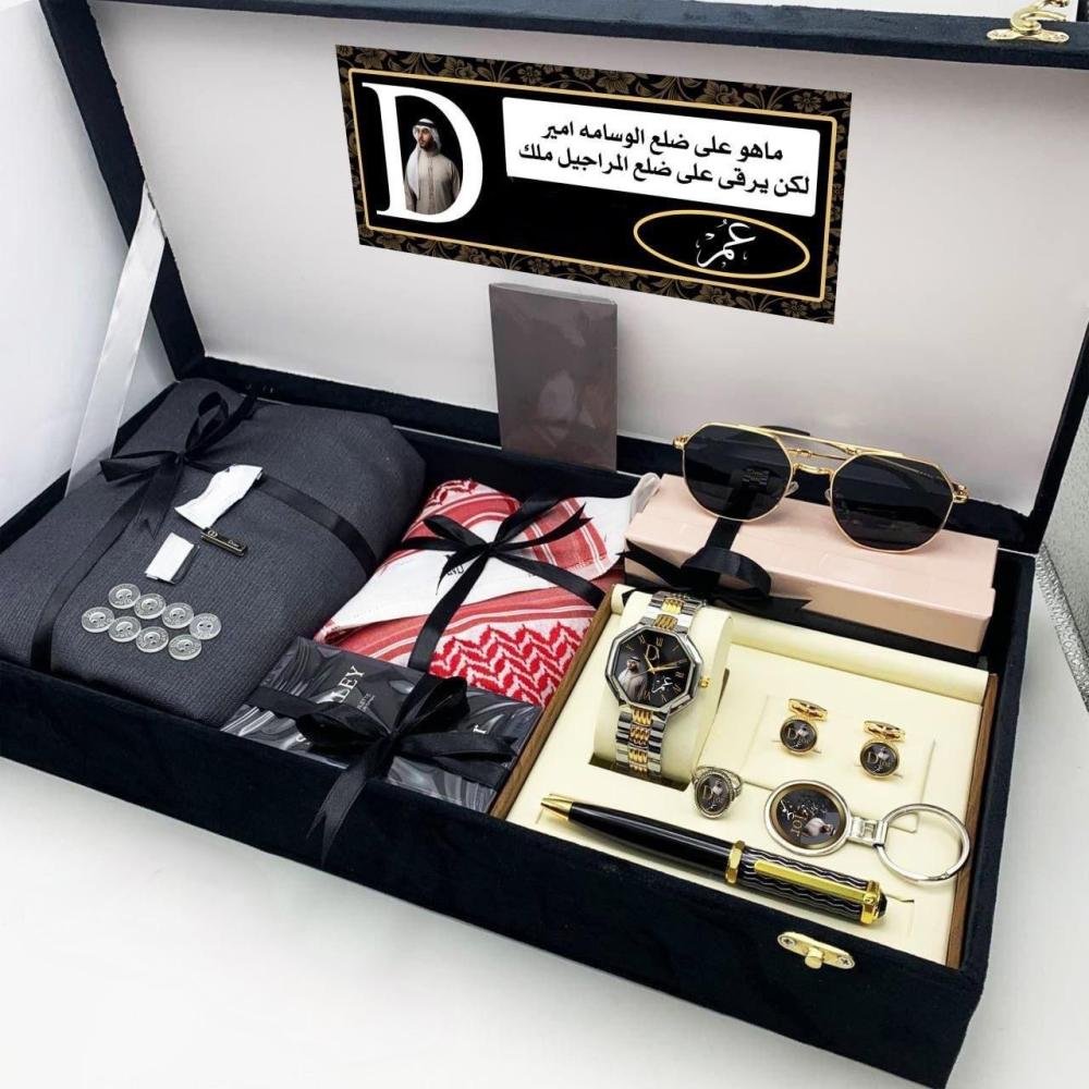 بوكس هدية رجالية فاخر مع تخصيص الاسم | ساعة، شماغ، نظارة، محفظة وإكسسوارات أنيقة