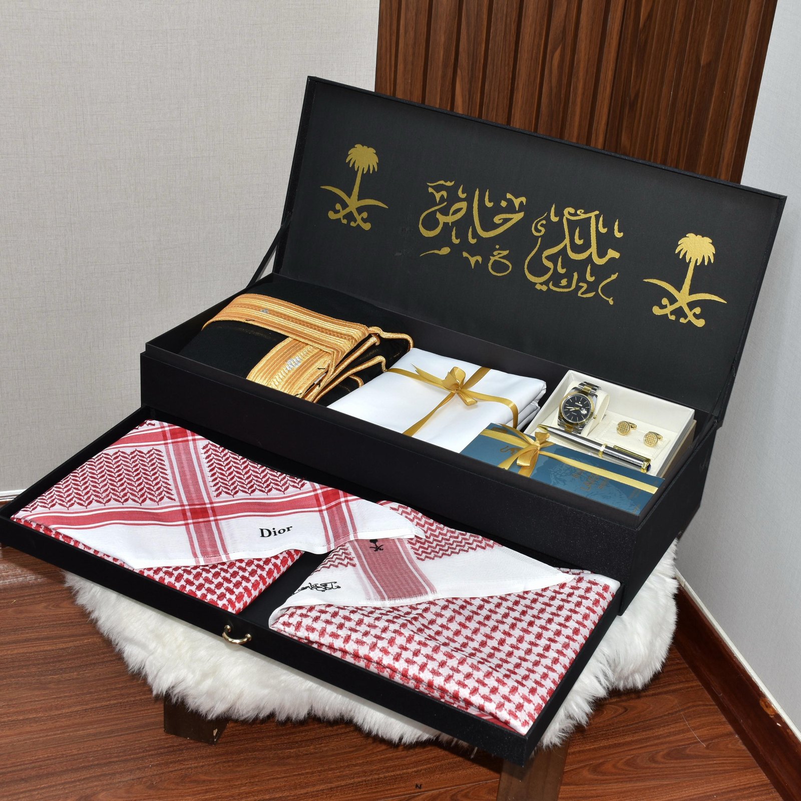 بوكس هدية تقاعد فاخر للرجال تكريم نهاية الخدمة