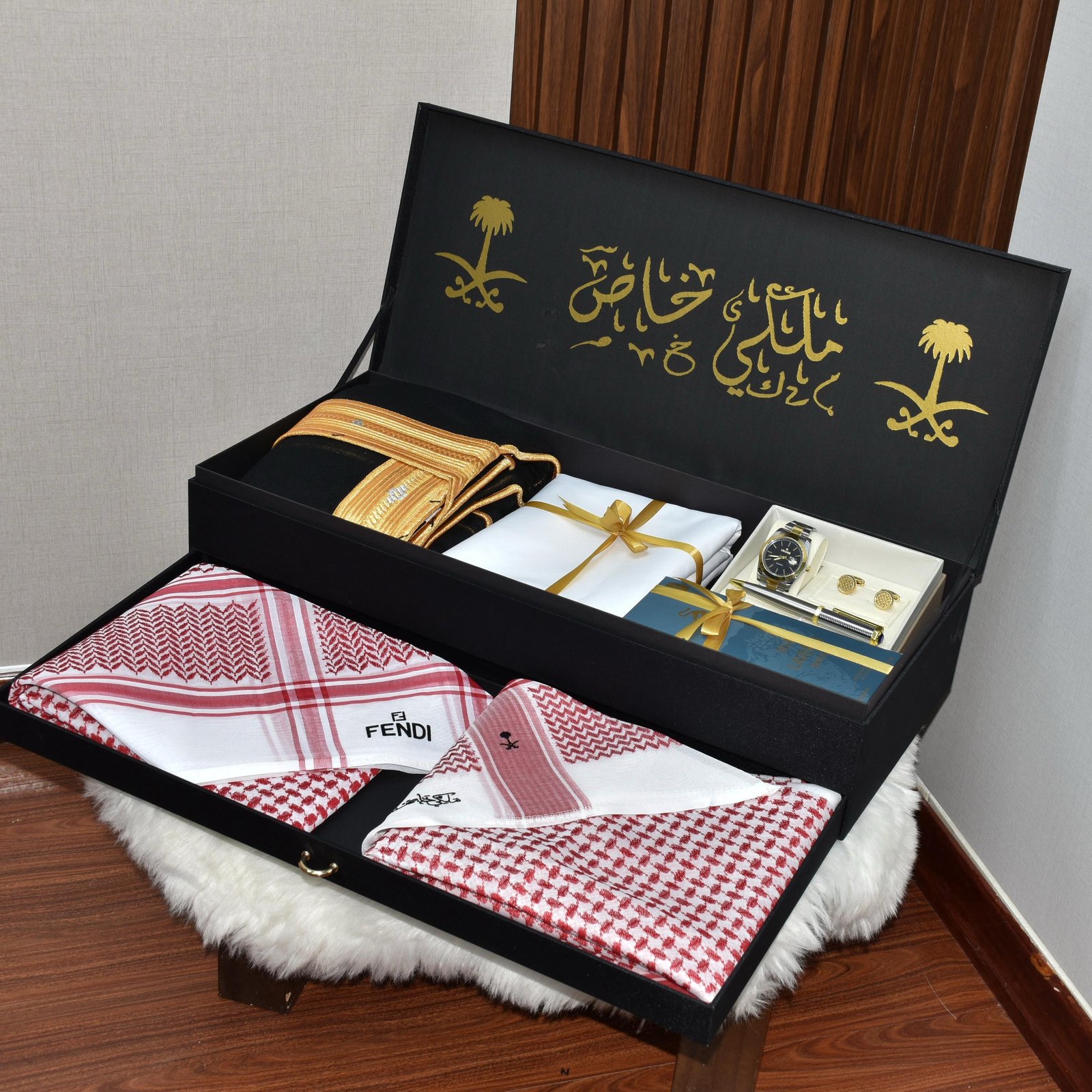 بوكس هدية تقاعد فاخر للرجال تكريم نهاية الخدمة