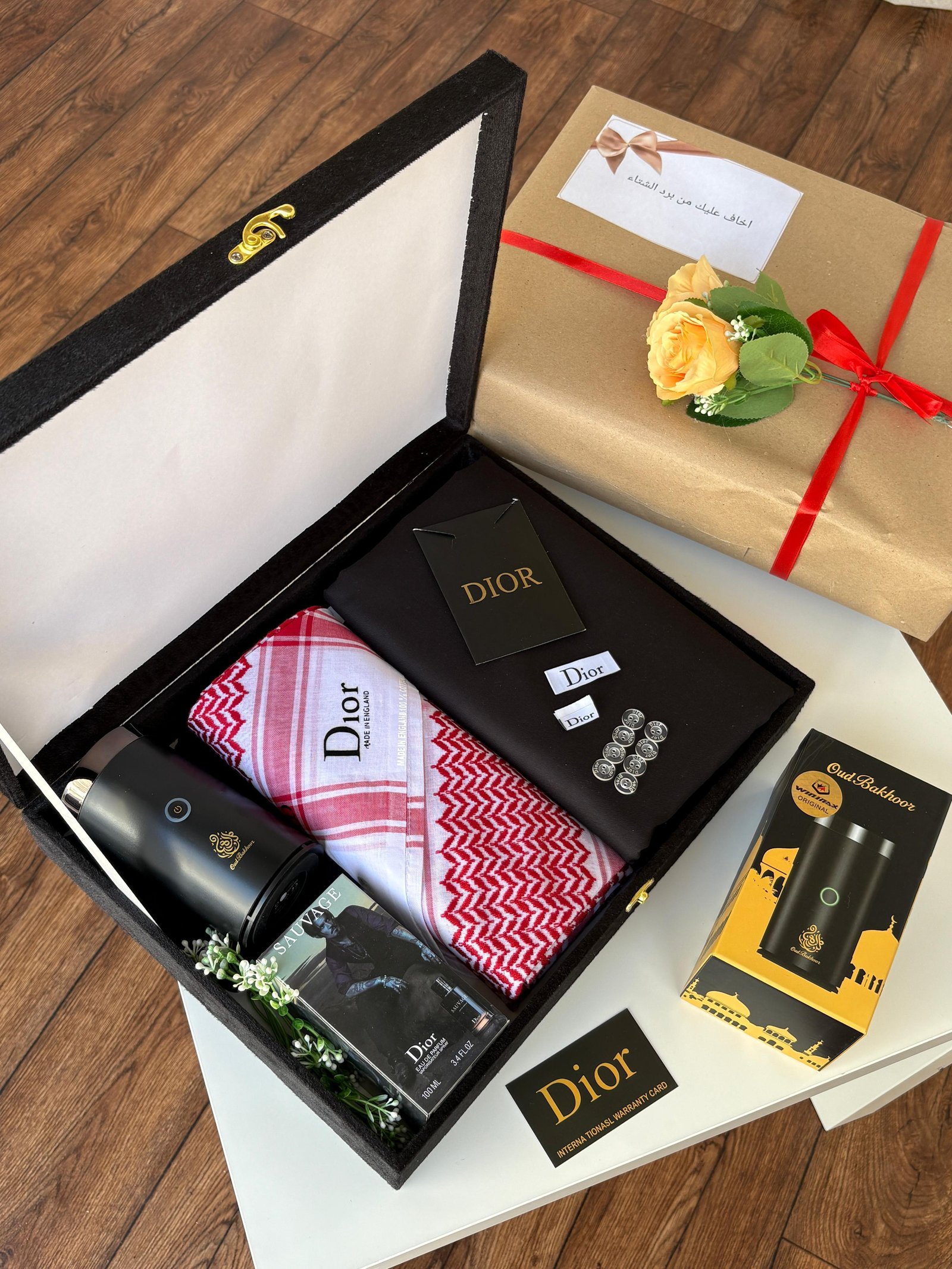بوكس هدية رجالي ديور | شماغ فاخر + عطر ديور + مبخرة إلكترونية