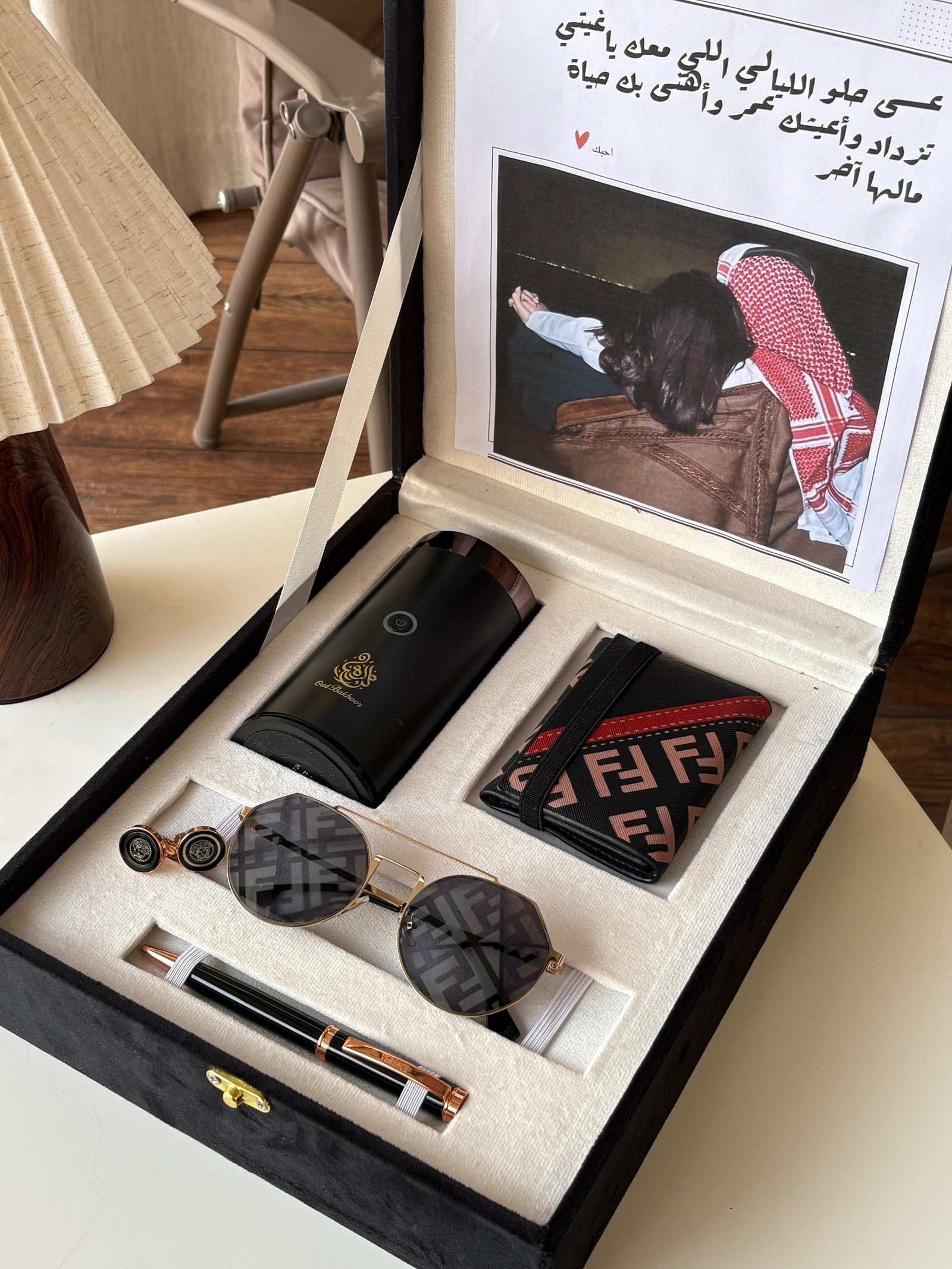بوكس هدايا رجالي فاخر مع نظارة ومحفظة وقلم وعطر – هدية راقية للمناسبات