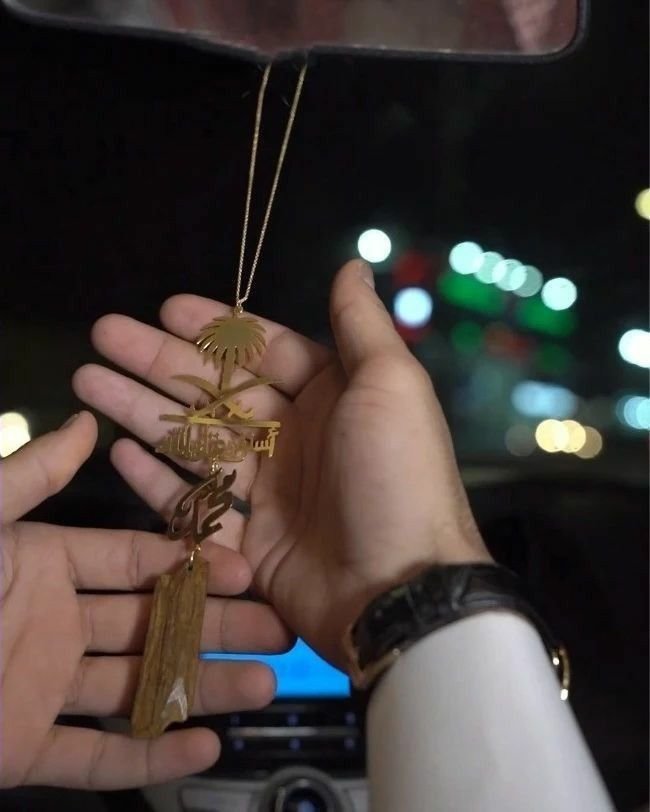 تعليقة سيارة سيفين ونخلة بالاسم لمراية السيارة