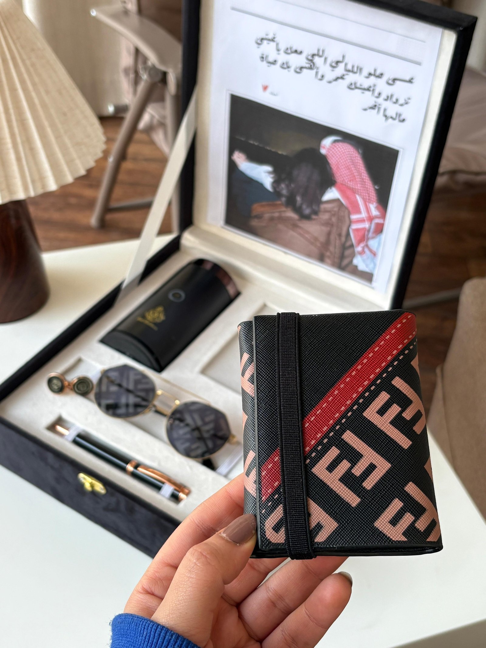 بوكس هدايا رجالي فاخر مع نظارة ومحفظة وقلم وعطر – هدية راقية للمناسبات