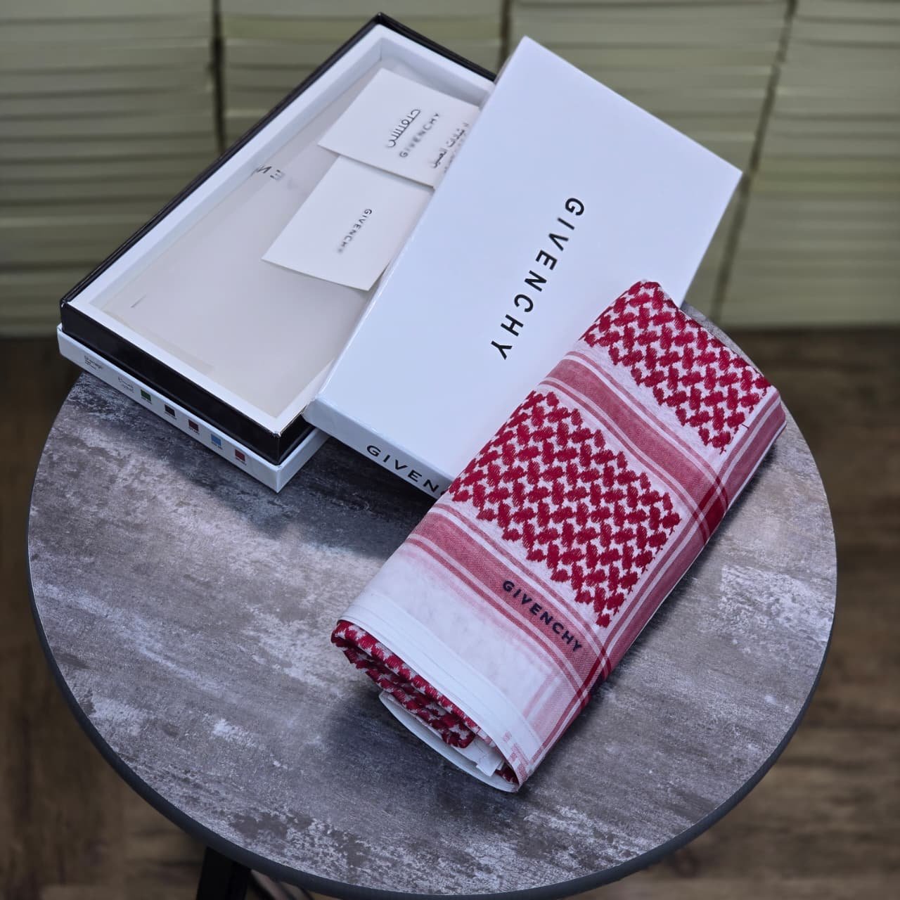 شماغ جفنشي رجالي فاخر كلاسيك أحمر آخر إصدار 2026