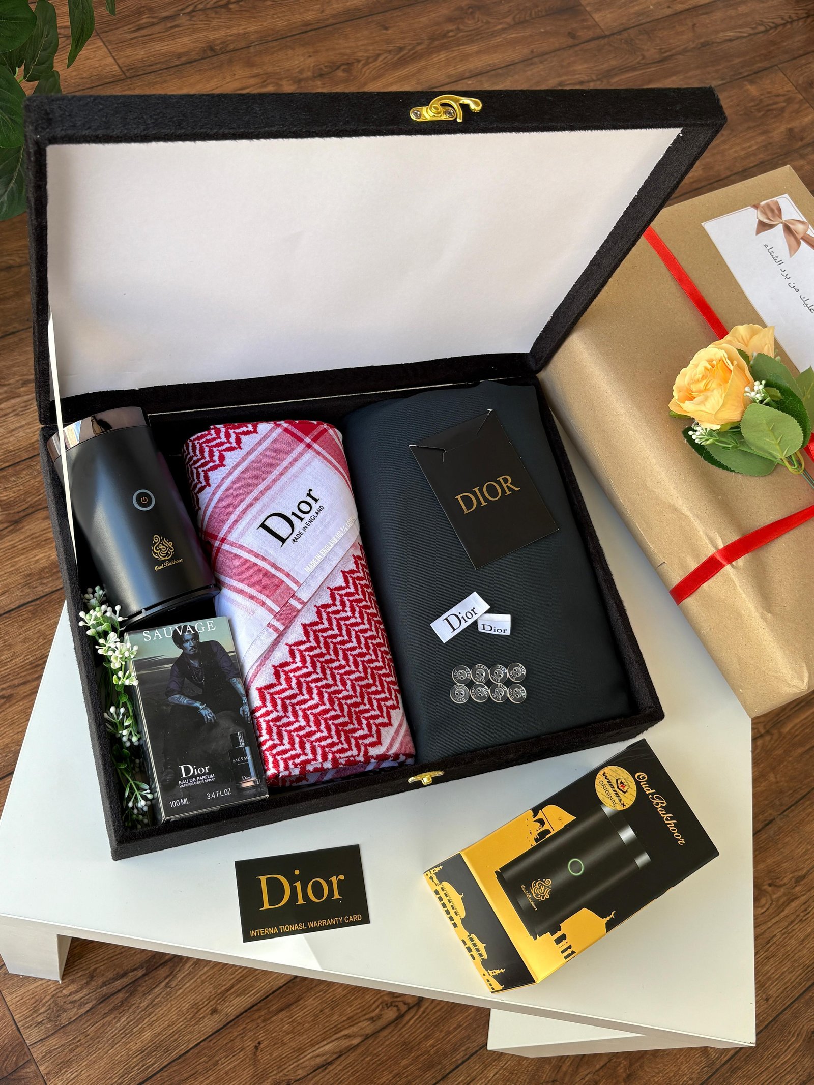 بوكس هدية رجالي ديور | شماغ فاخر + عطر ديور + مبخرة إلكترونية