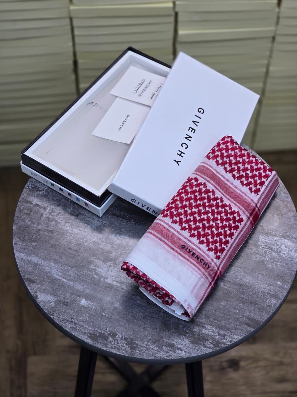 شماغ جفنشي رجالي فاخر كلاسيك أحمر آخر إصدار 2026