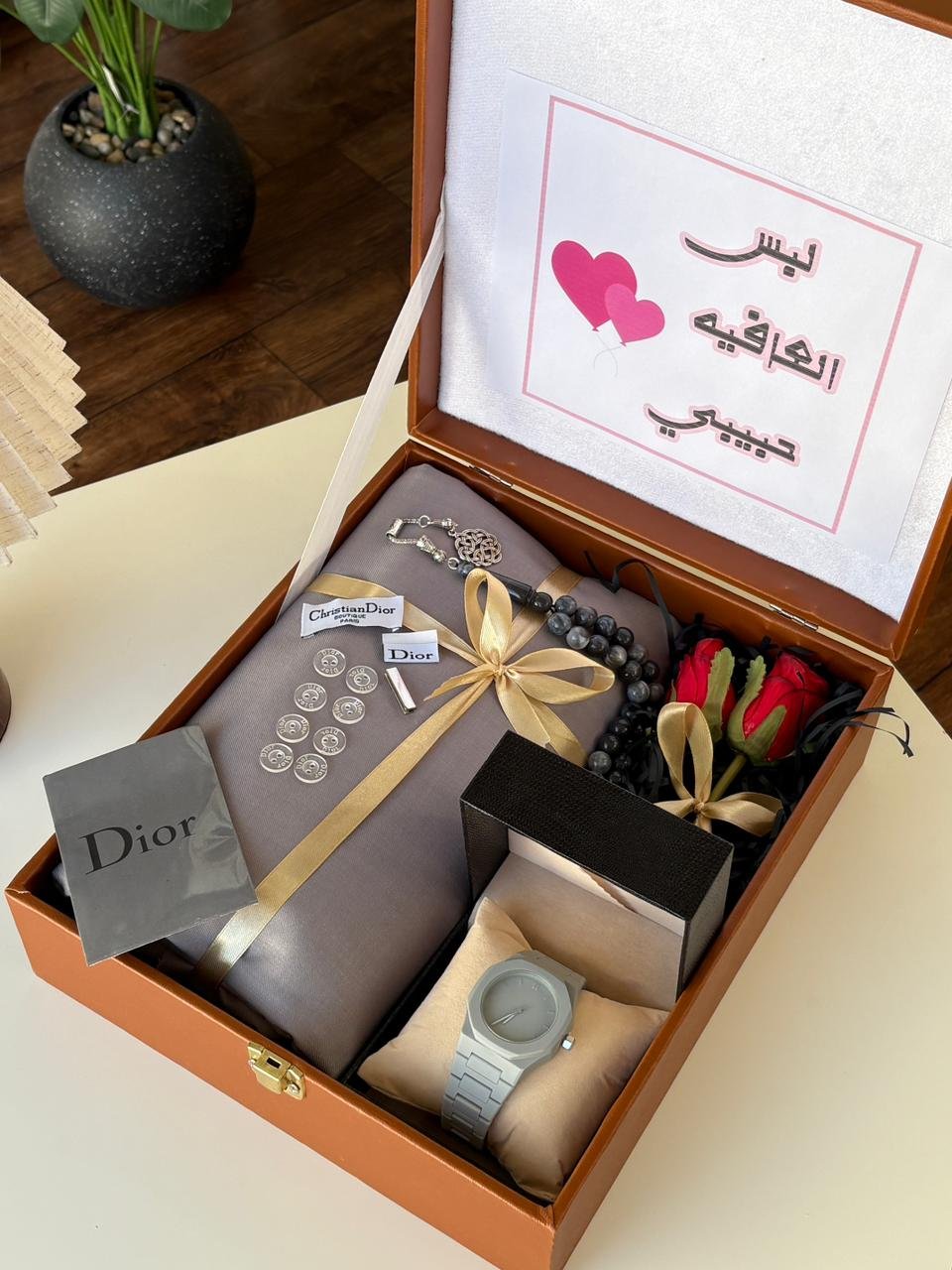 بوكس هدايا رجالي فاخر للعيد – قماش ديور مع ساعة وسبحة