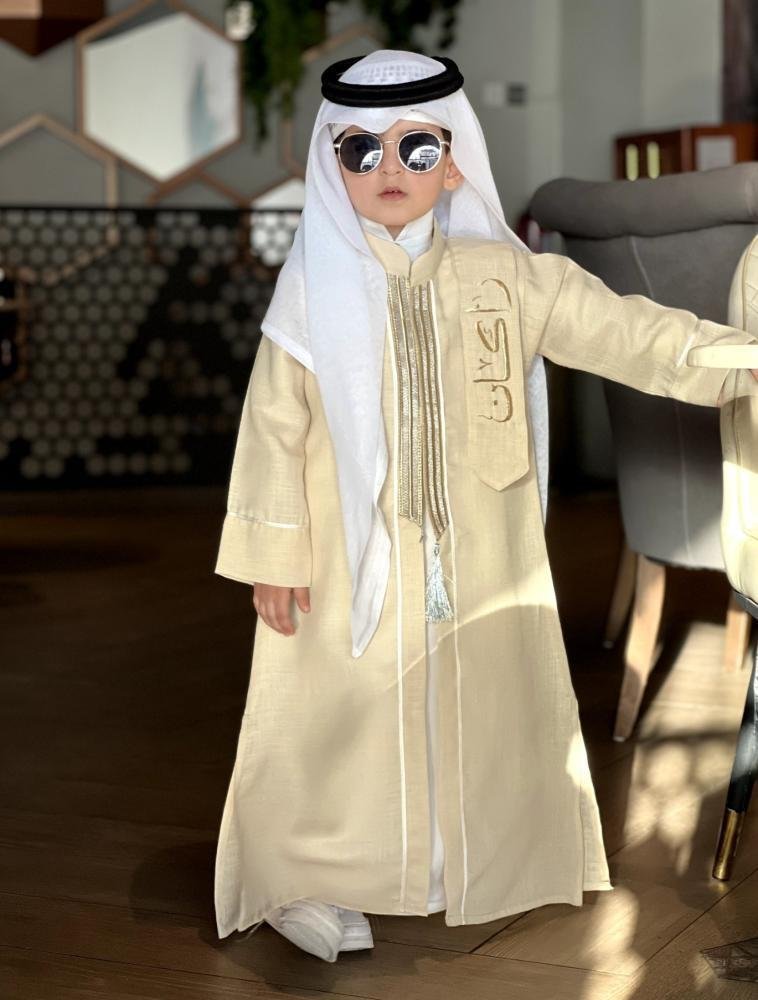 دقلة أطفال بالاسم للعيد – ثوب سعودي فاخر مطرز للاطفال