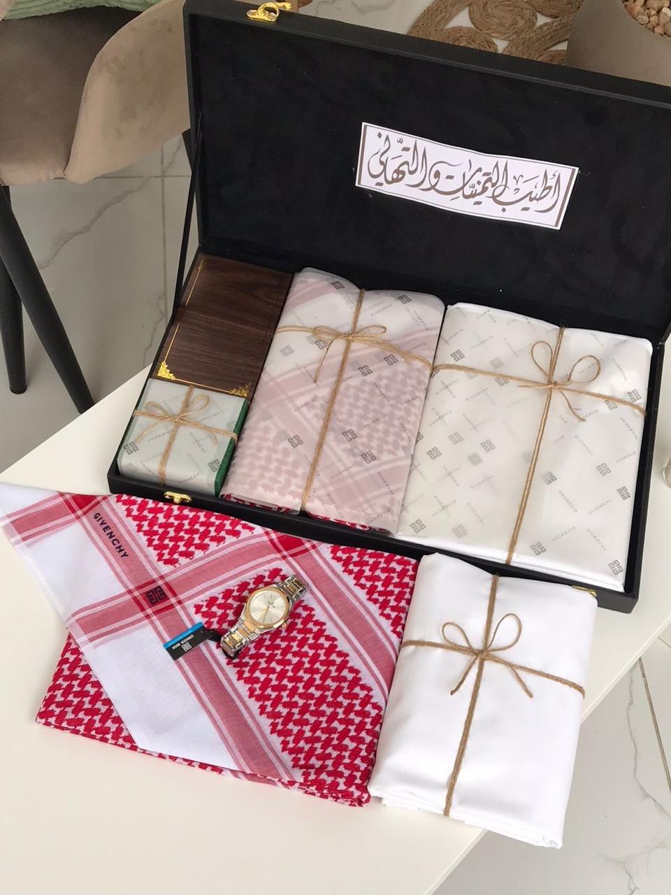 بوكس هدية تخرج رجالي فاخر جفنشي شماغ وساعة مع مبخرة