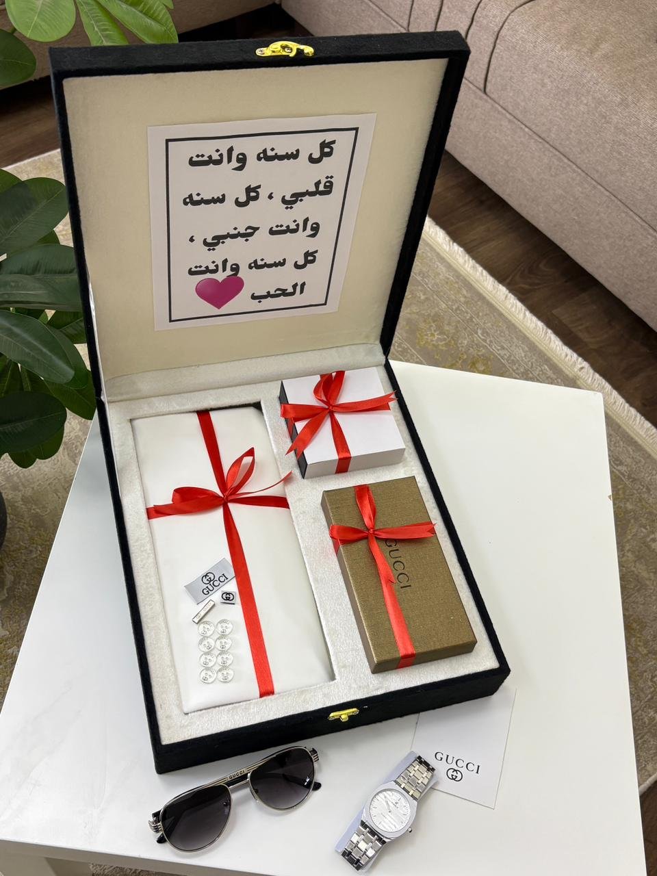 بوكس هدية زوج فاخر ساعة ونظارة ومحفظة بتغليف راقٍ