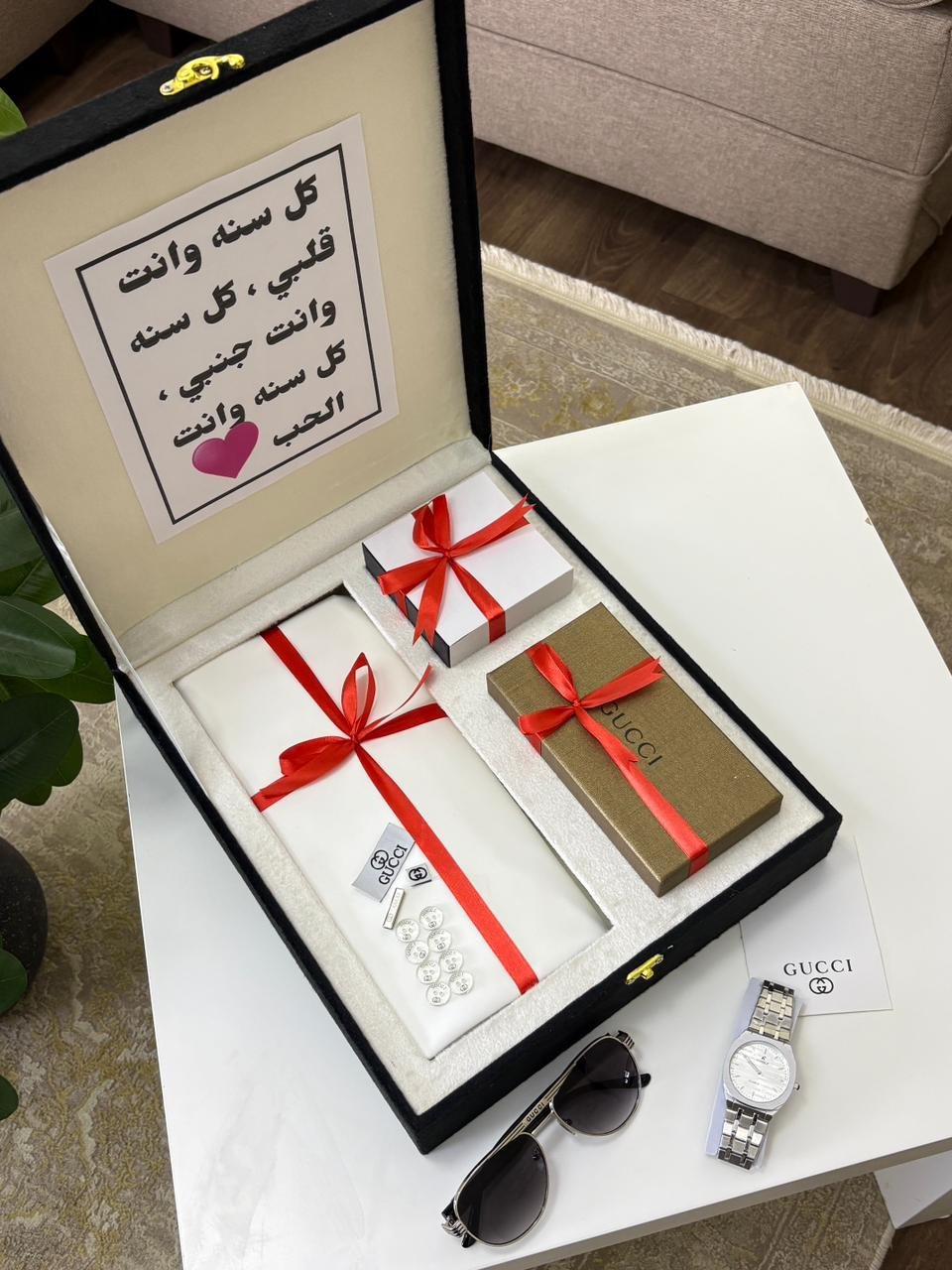 بوكس هدية زوج فاخر ساعة ونظارة ومحفظة بتغليف راقٍ