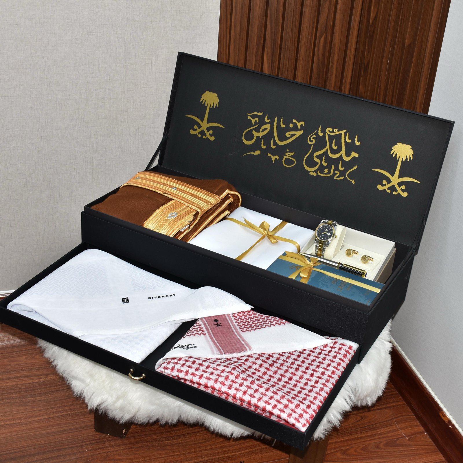 بوكس هدية تقاعد فاخر للرجال تكريم نهاية الخدمة