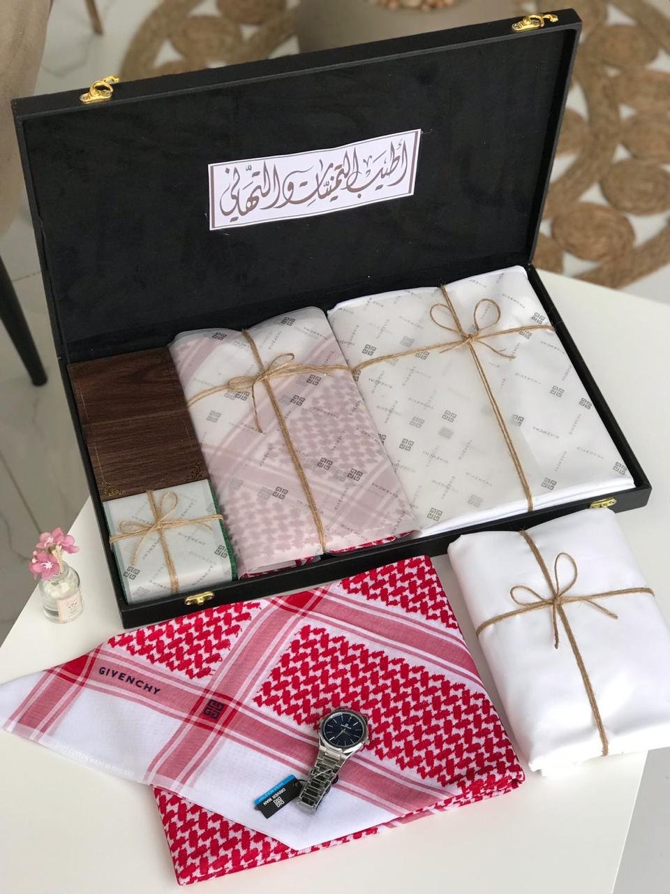 بوكس هدية تخرج رجالي فاخر جفنشي شماغ وساعة مع مبخرة