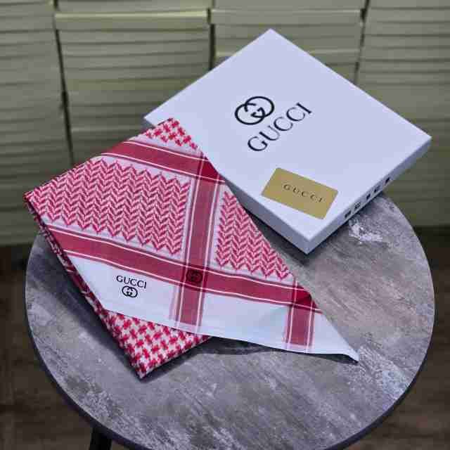 شماغ قوتشي رجالي فاخر أحمر كلاسيك للأناقة والمناسبات