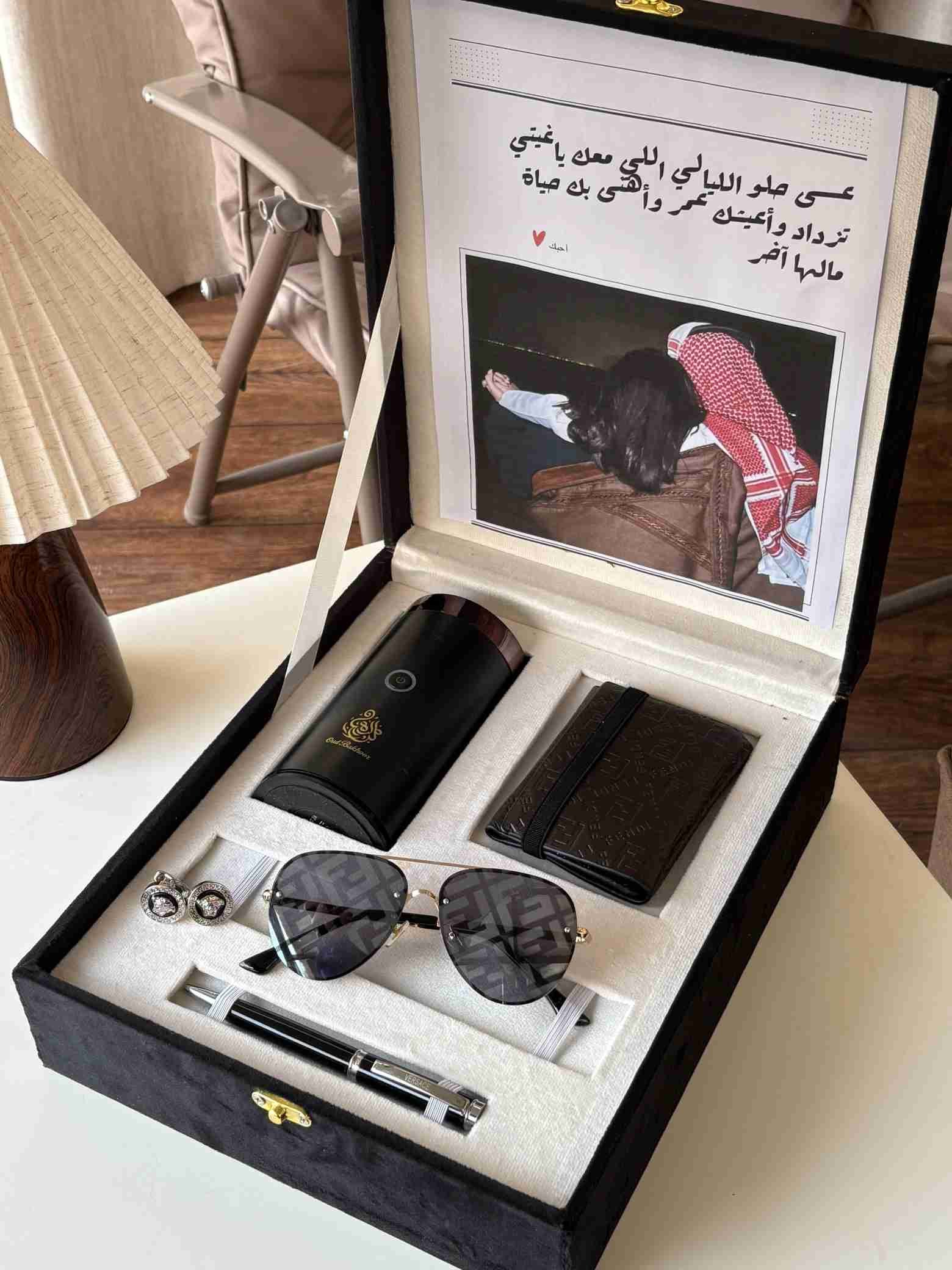 بوكس هدية رجالي فاخر فندي – نظارة فندي ومبخرة إلكترونية مع قلم وكبك